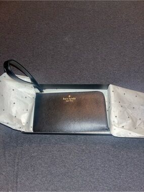 kate spade black leather zip wristlet with gold logo